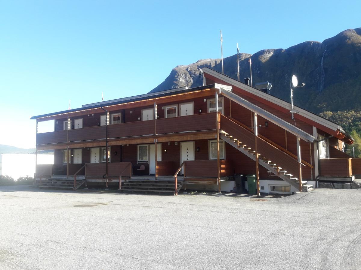 Ridderkroa Tresfjord Motel Buitenkant foto
